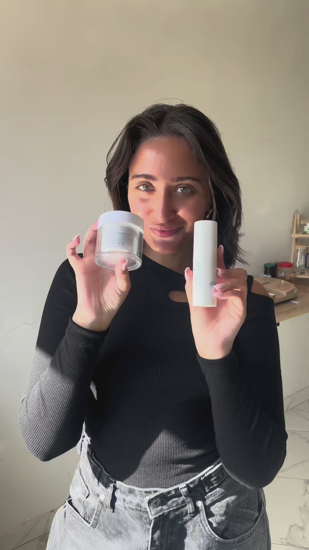 Charger la vidéo : étape 1 : le masque gommant pour éliminer les impuretés et obtenir un effet bonne mine instantané. Étape2 : élixir éclat pour booster l'éclat et hydrater en profondeur